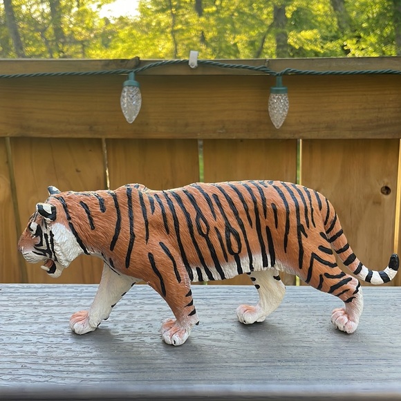 Realistic Tiger Action Figure - Picture 6 of 8